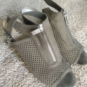 Fall suede open-toed heels